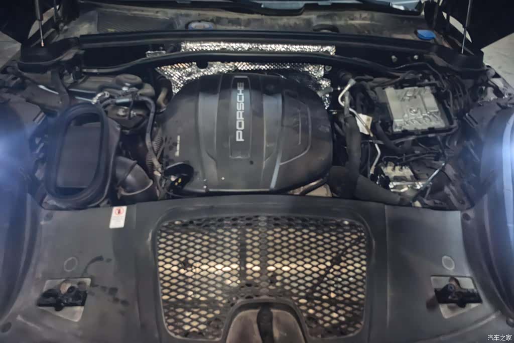 Porsche Macan, 2021 10