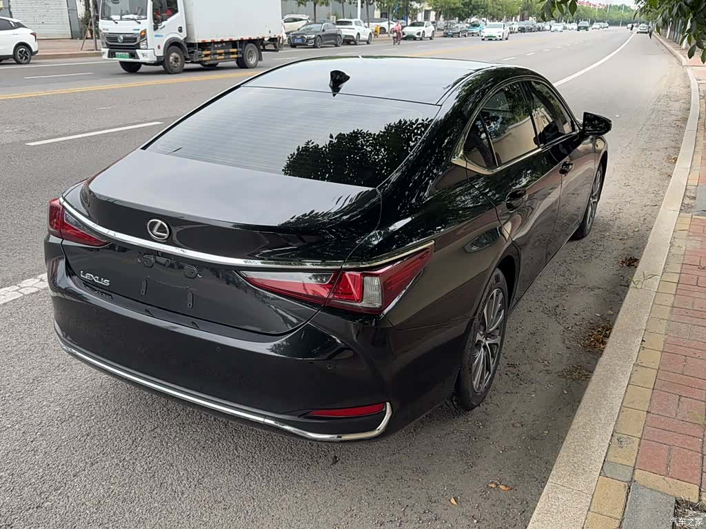 Lexus ES, 2023 12