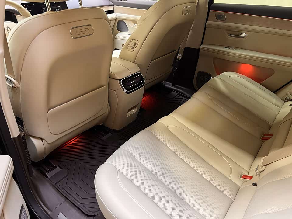 AITO Ask the world M7