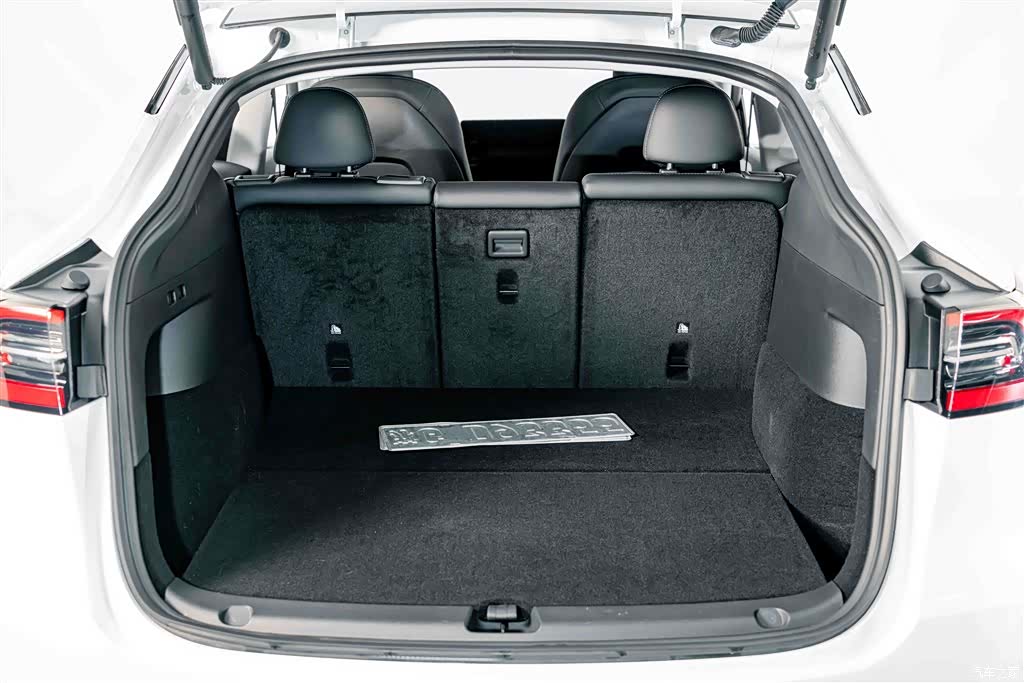 Tesla Model Y, 2024 22