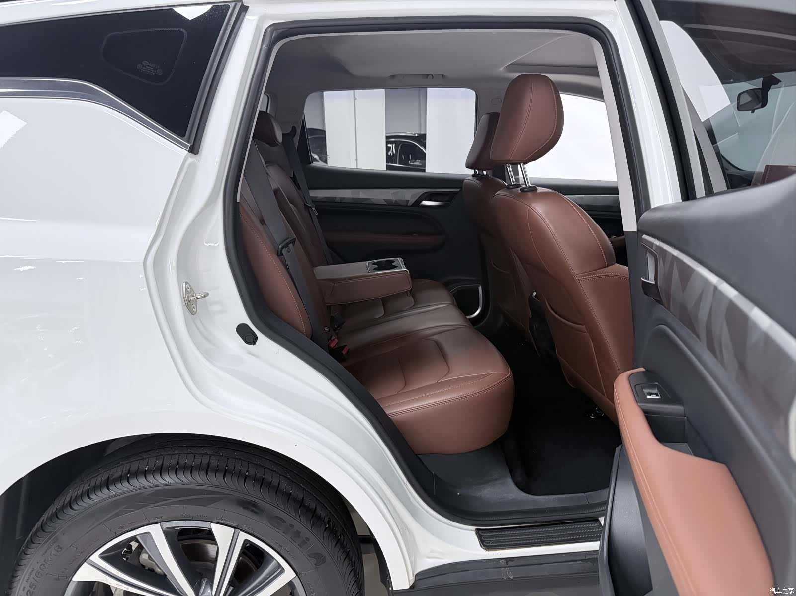 Geely X6, 2022 13