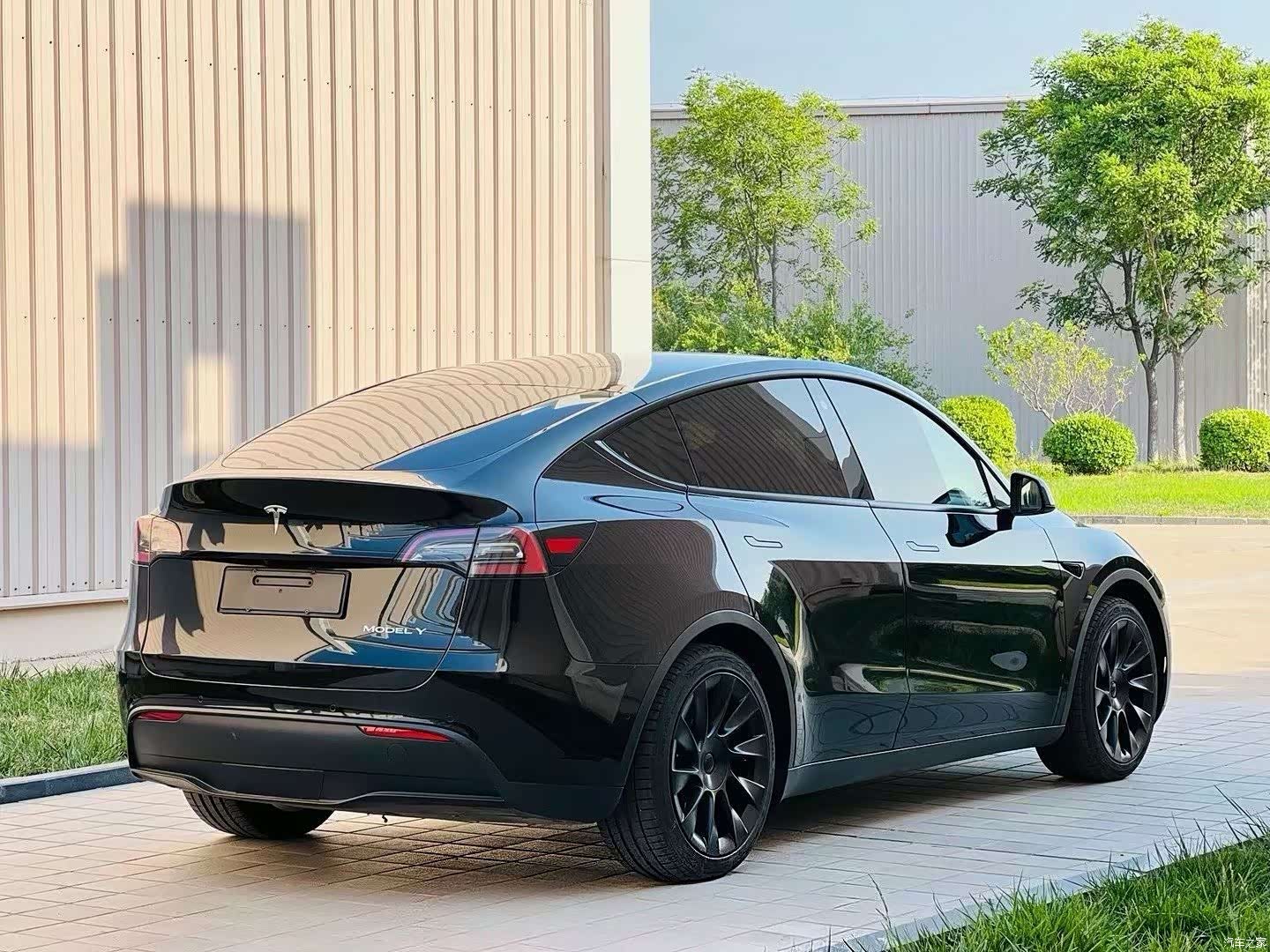 Tesla Model Y, 2023 3