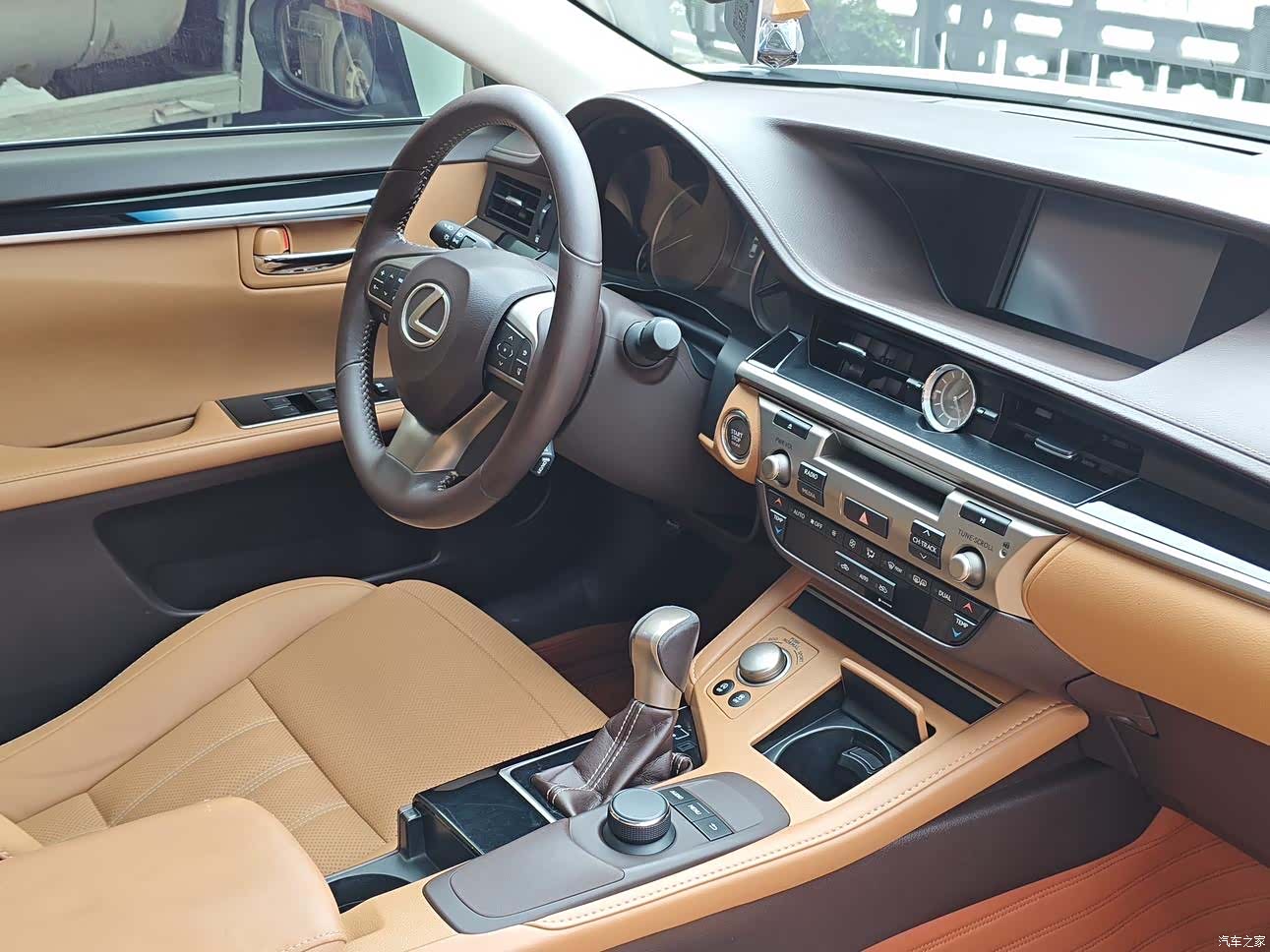 Lexus ES, 2017 13