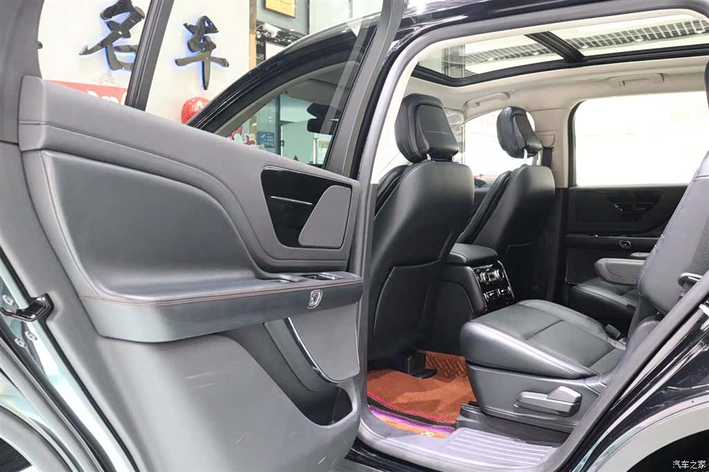 Lincoln Aviator, 2022 9