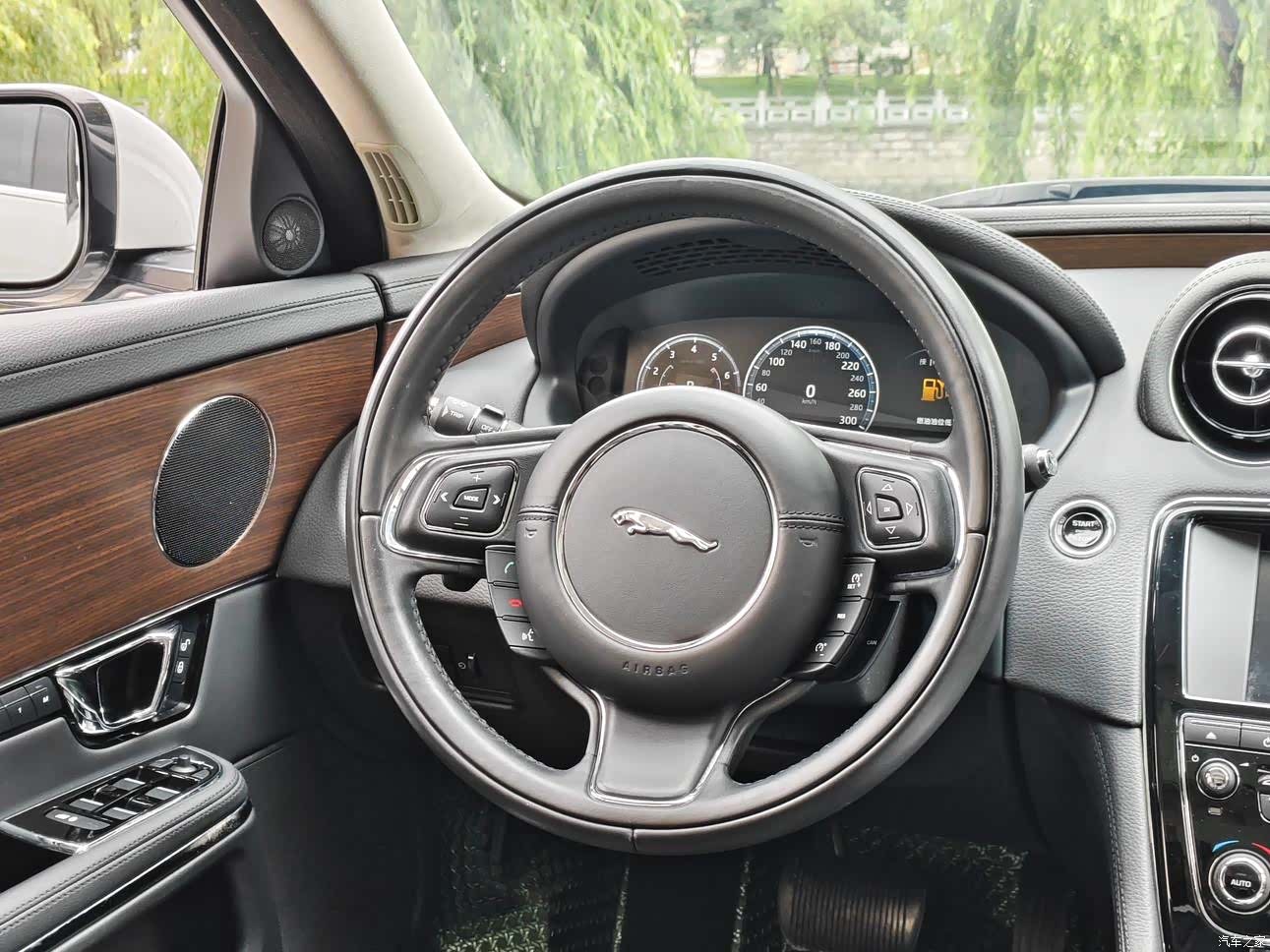 Jaguar XJ, 2019 16