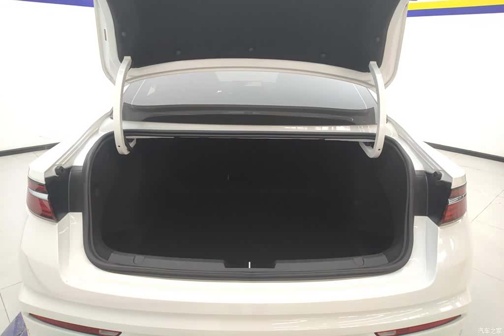 Geely Preface, 2025 4