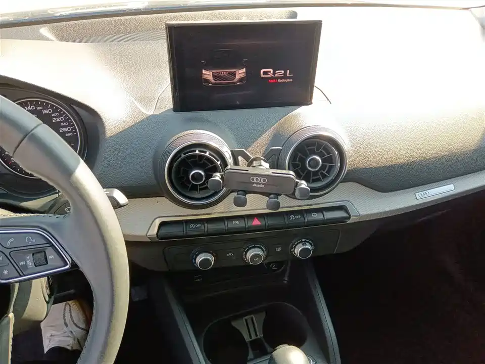 Audi Q2L Audi Q2L