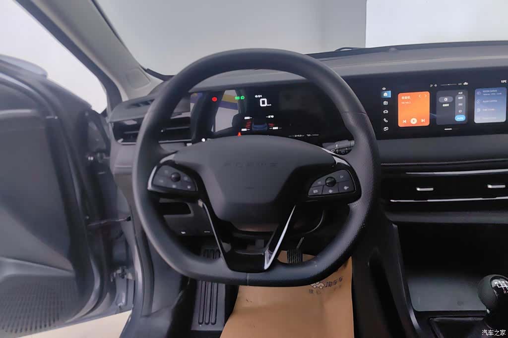 Roewe i5, 2025 15
