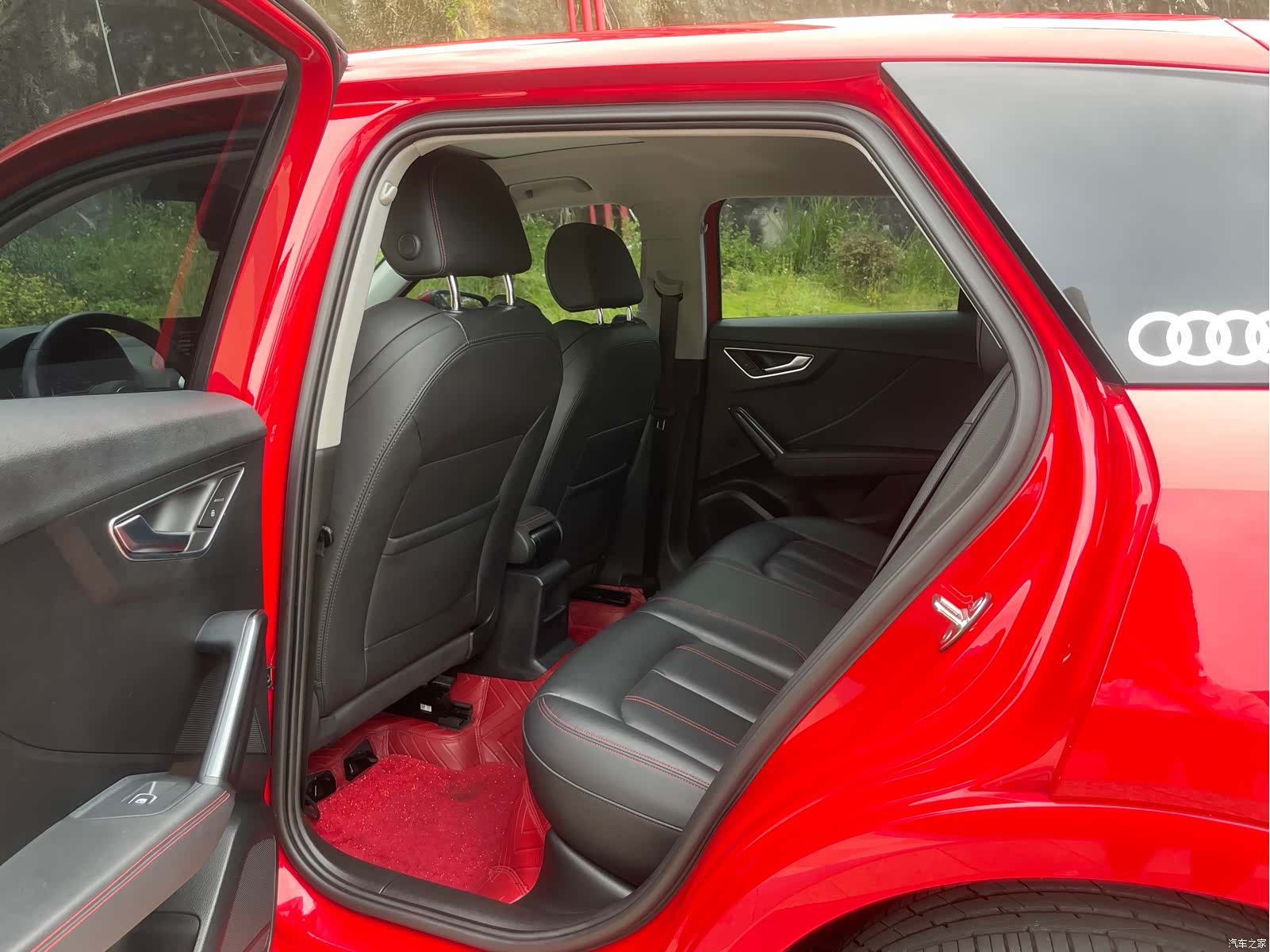 Audi Q2L, 2022 все фото