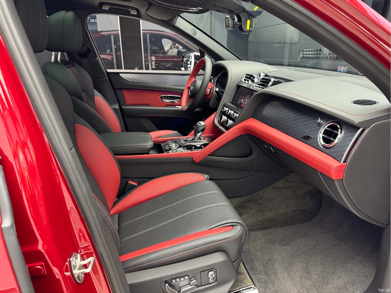 Bentley Bentayga, 2022 14