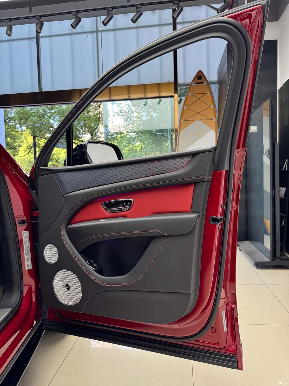 Bentley Bentayga, 2022 18