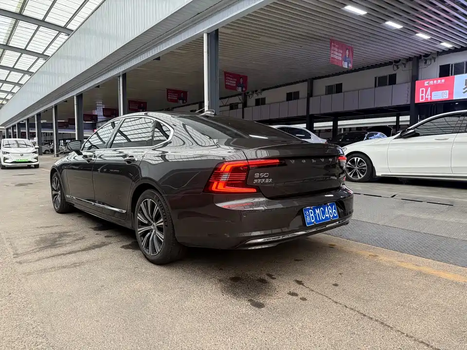 Volvo S90