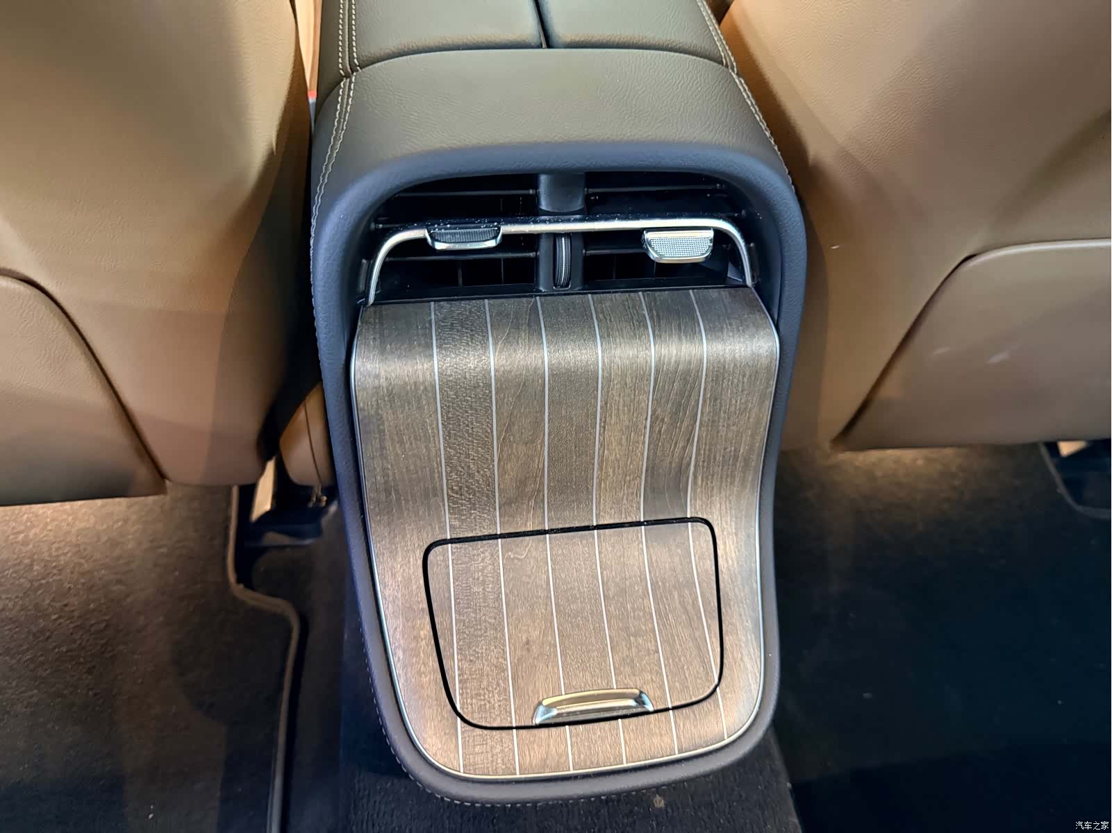 Mercedes-Benz E-Class, 2025 12