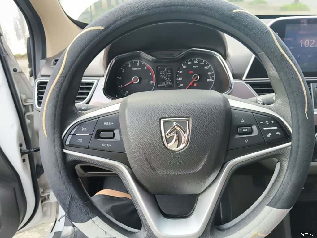 Wuling 310W, 2017 11