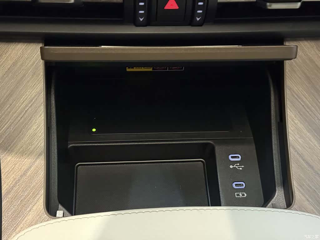 Lexus LM, 2024 11