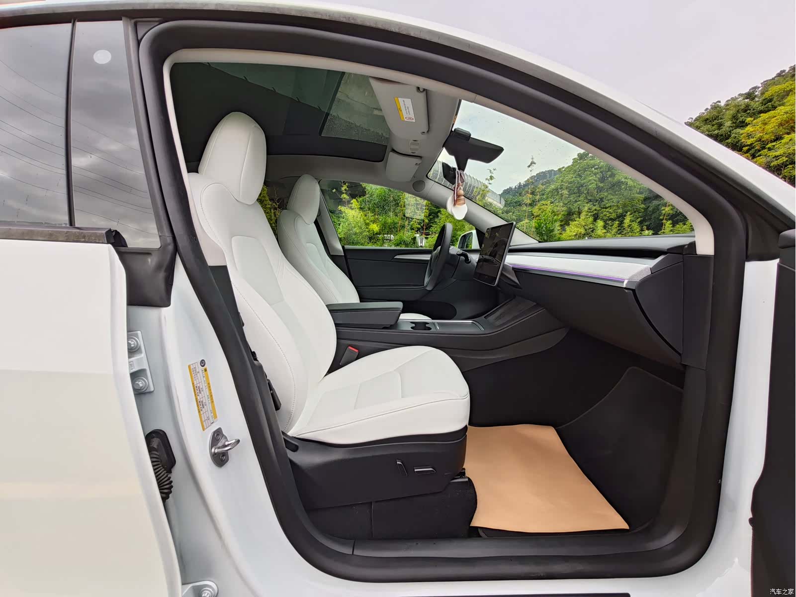 Tesla Model Y, 2024 11