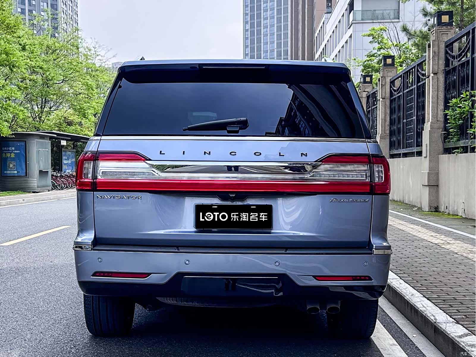 Lincoln Navigator, 2020 все фото