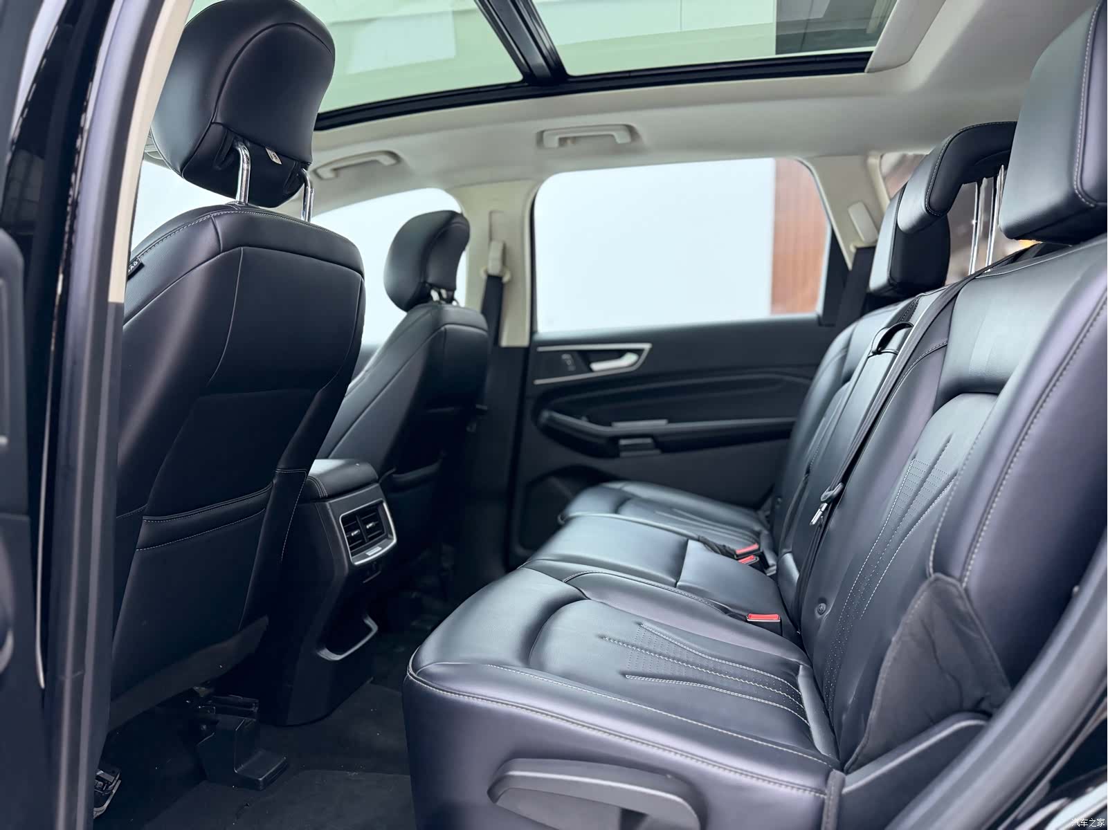 Ford Edge, 2023 13