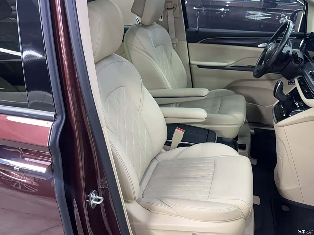 Buick GL8, 2022 3