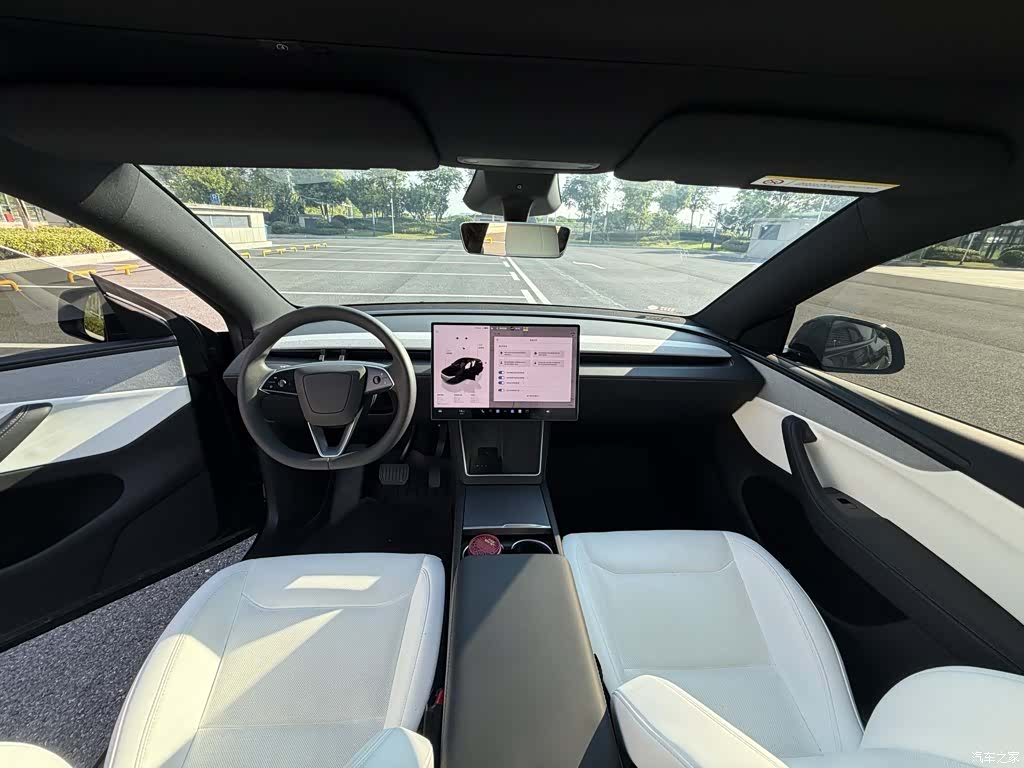 Tesla Model Y, 2026 4