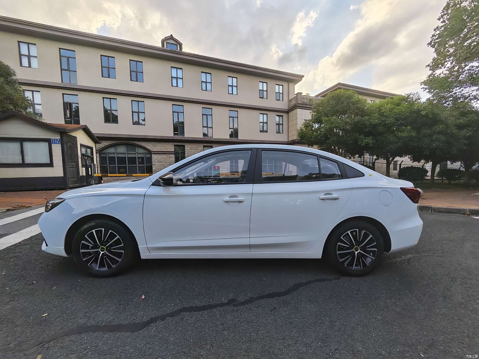Roewe i5, 2023 4