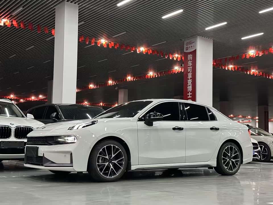 Lynk & Co 03 Lynk & Co 03