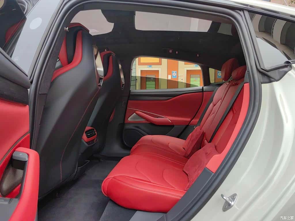 Xiaomi SU7, 2024 6