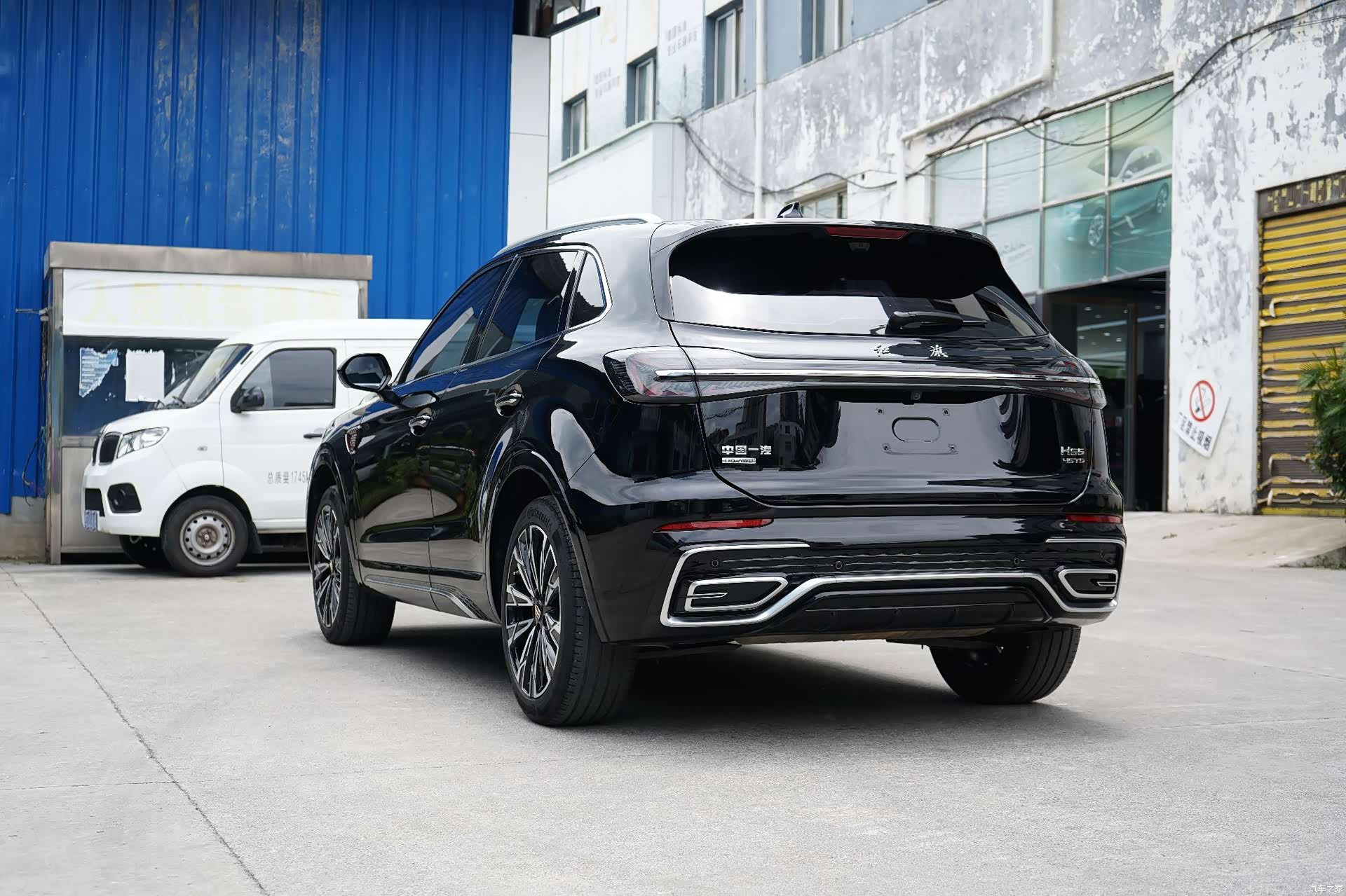 Hongqi HS5, 2024 9