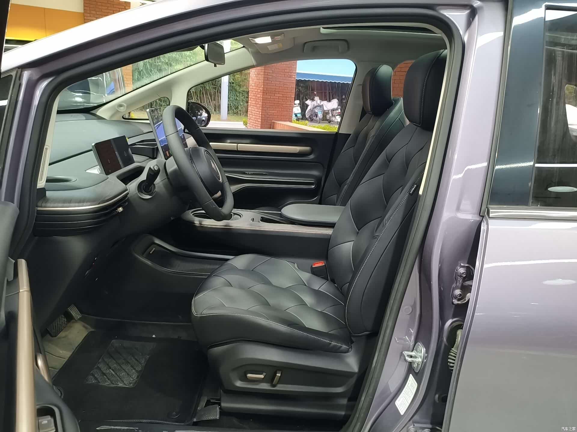 Wuling 460, 2023 9