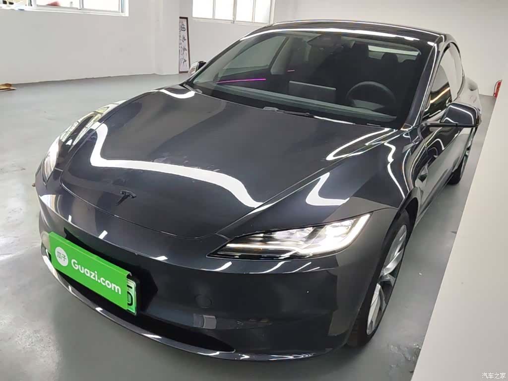 Tesla Model 3, 2025 1