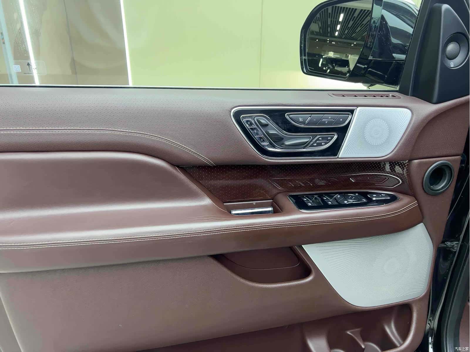 Lincoln Navigator, 2020 все фото