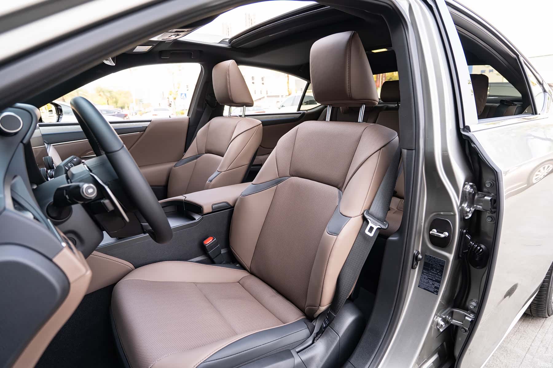 Lexus ES, 2025 11