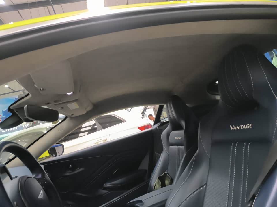 Aston Martin V8 Vantage