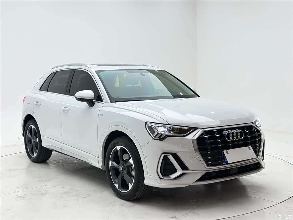 Audi Q3, 2022 3