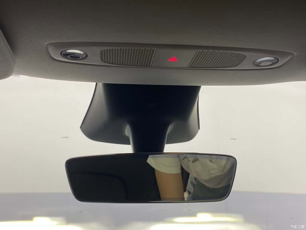 Tesla Model Y, 2024 28