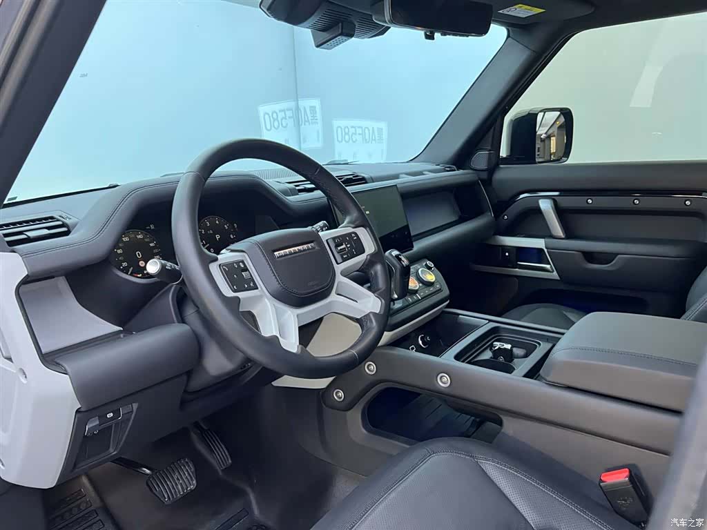 Land Rover Defender, 2024 19