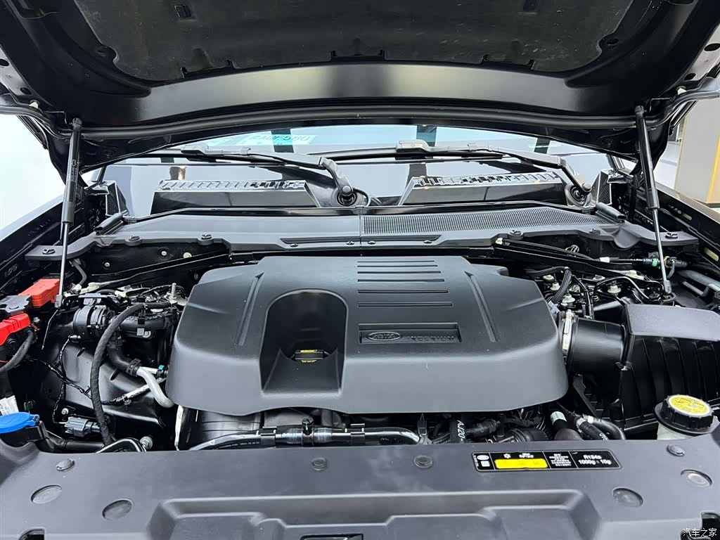 Land Rover Defender, 2024 32