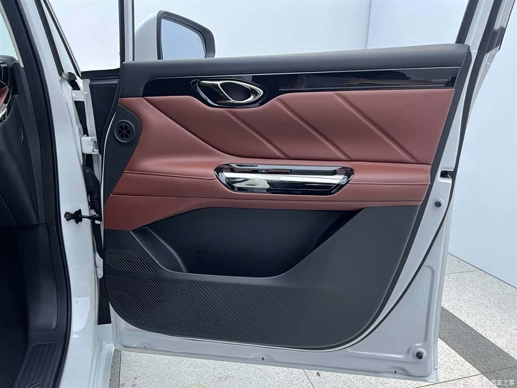 Trumpchi E8, 2024 31