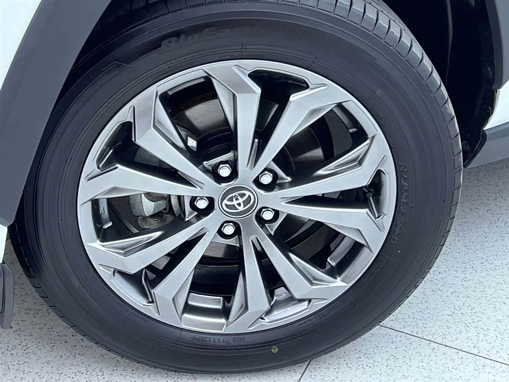 Toyota RAV4, 2024 9