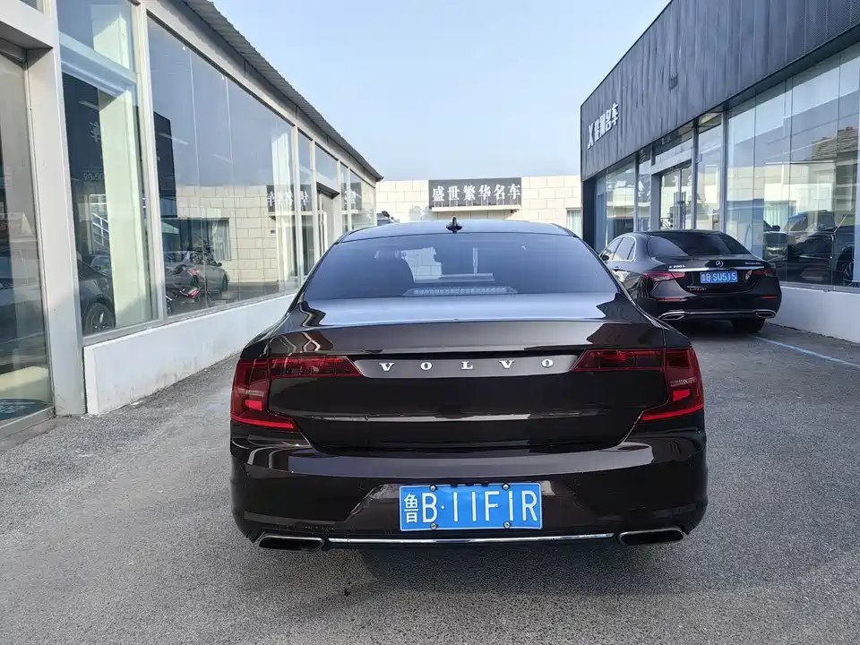 Volvo S90
