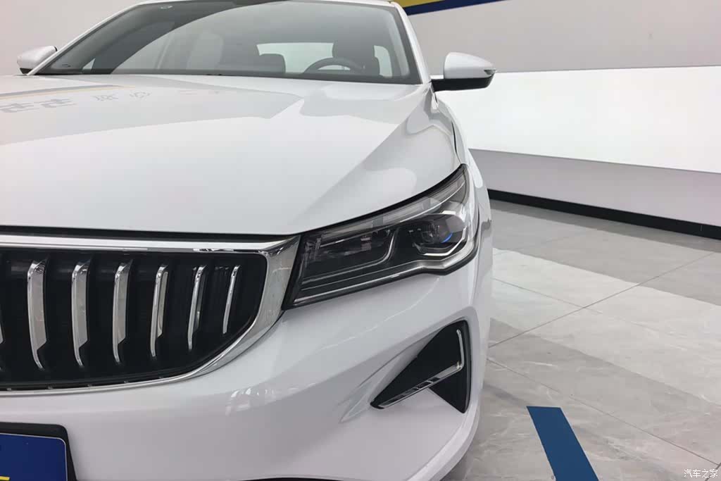 Geely Emgrand, 2025 все фото