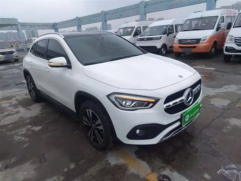 Mercedes-Benz GLA Mercedes-Benz GLA