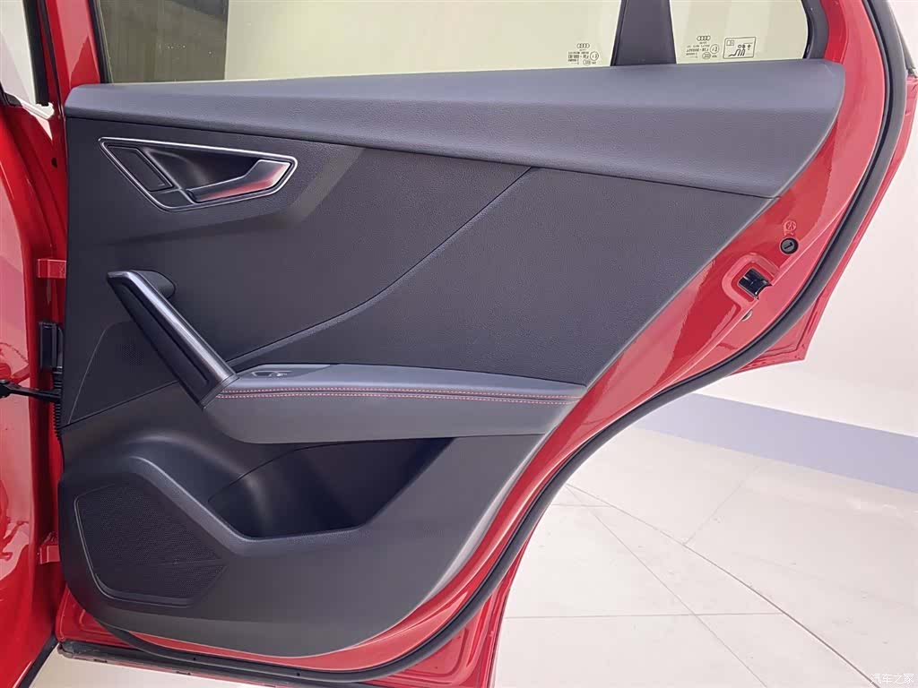 Audi Q2L, 2023 19