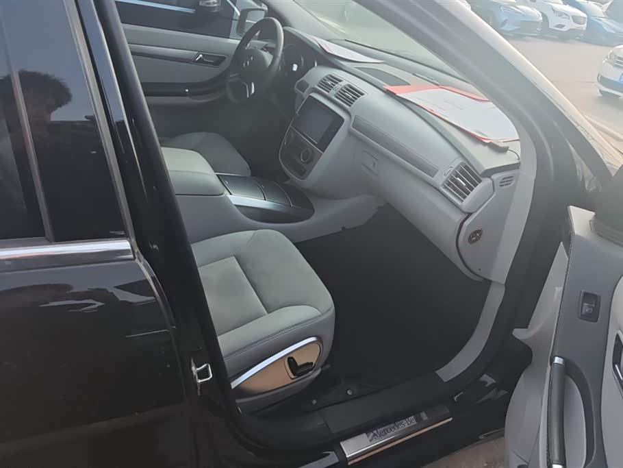 Mercedes-Benz R-class