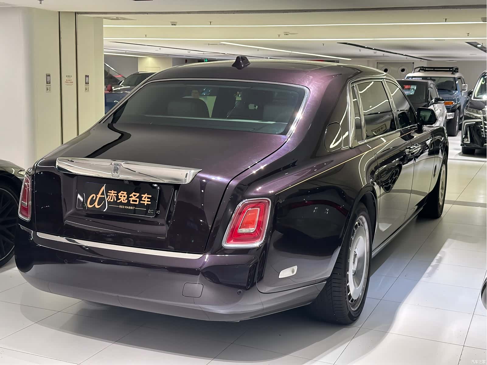 Rolls-Royce Phantom, 2020 все фото