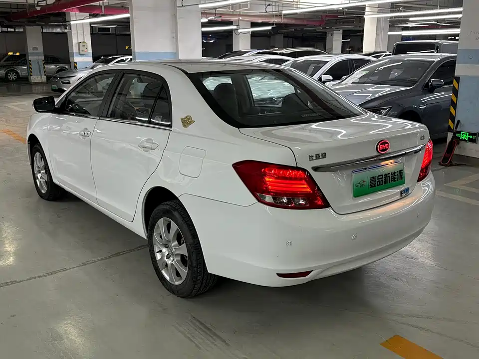 BYD e5