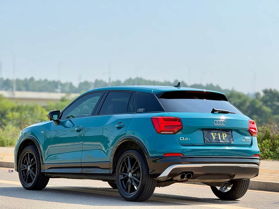 Audi Q2L