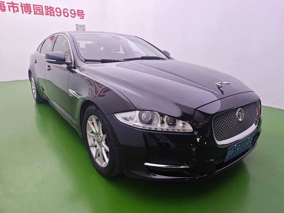 Jaguar XJ