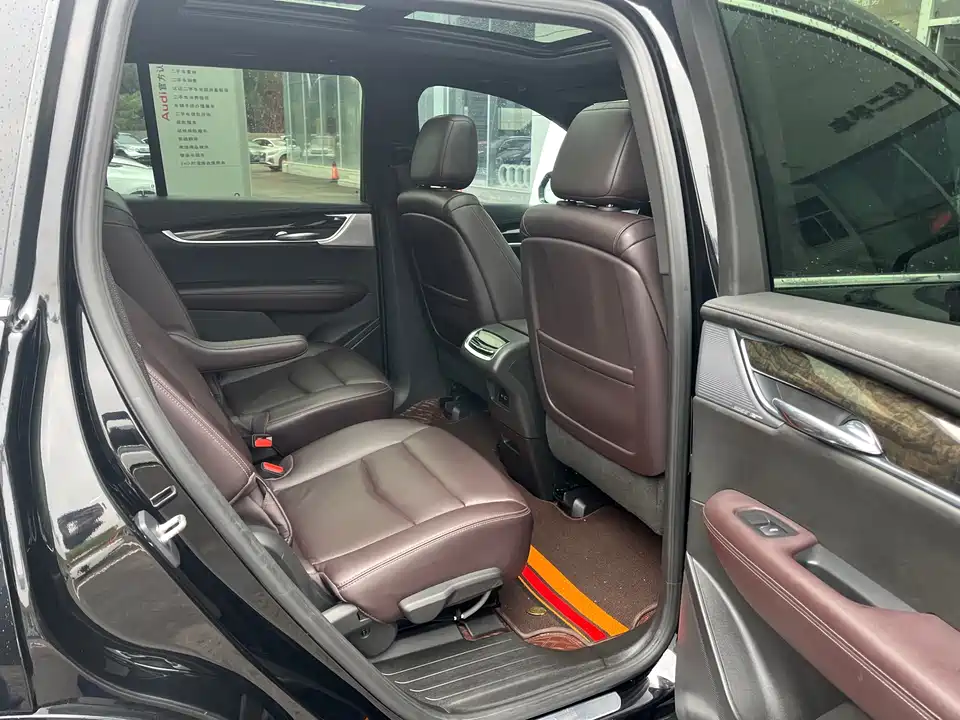 Cadillac XT6