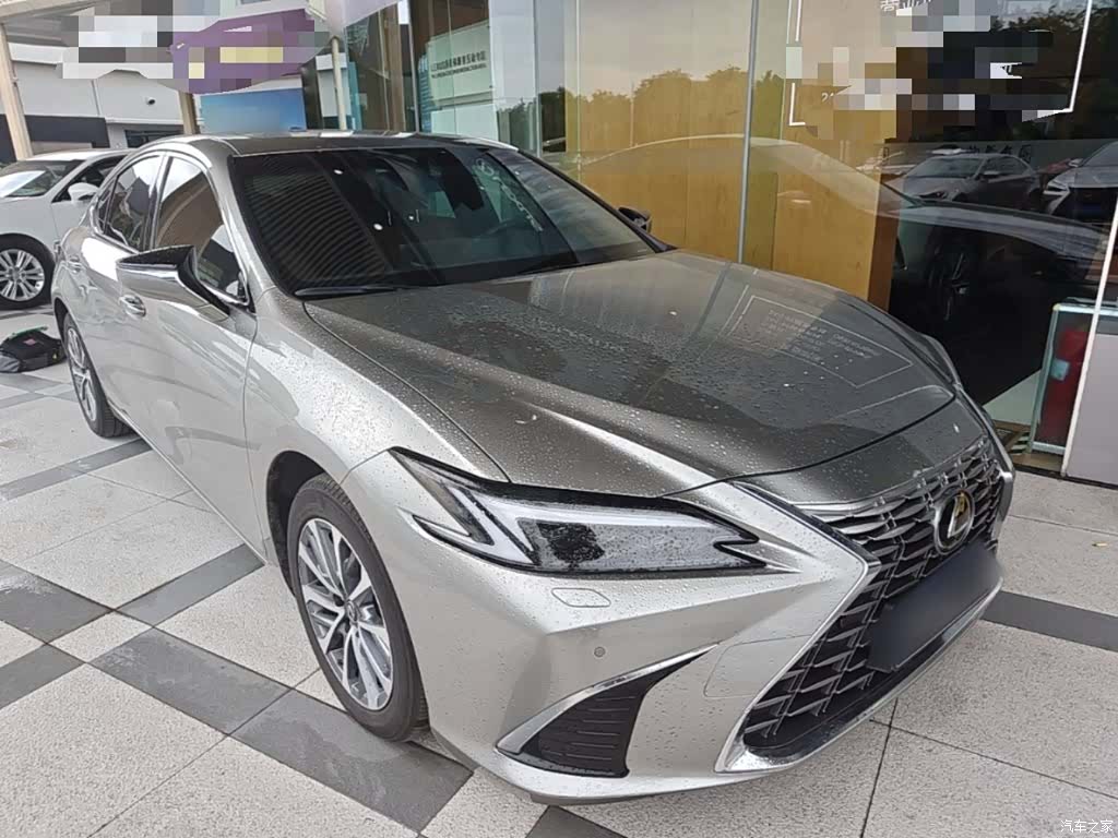 Lexus ES, 2025 4